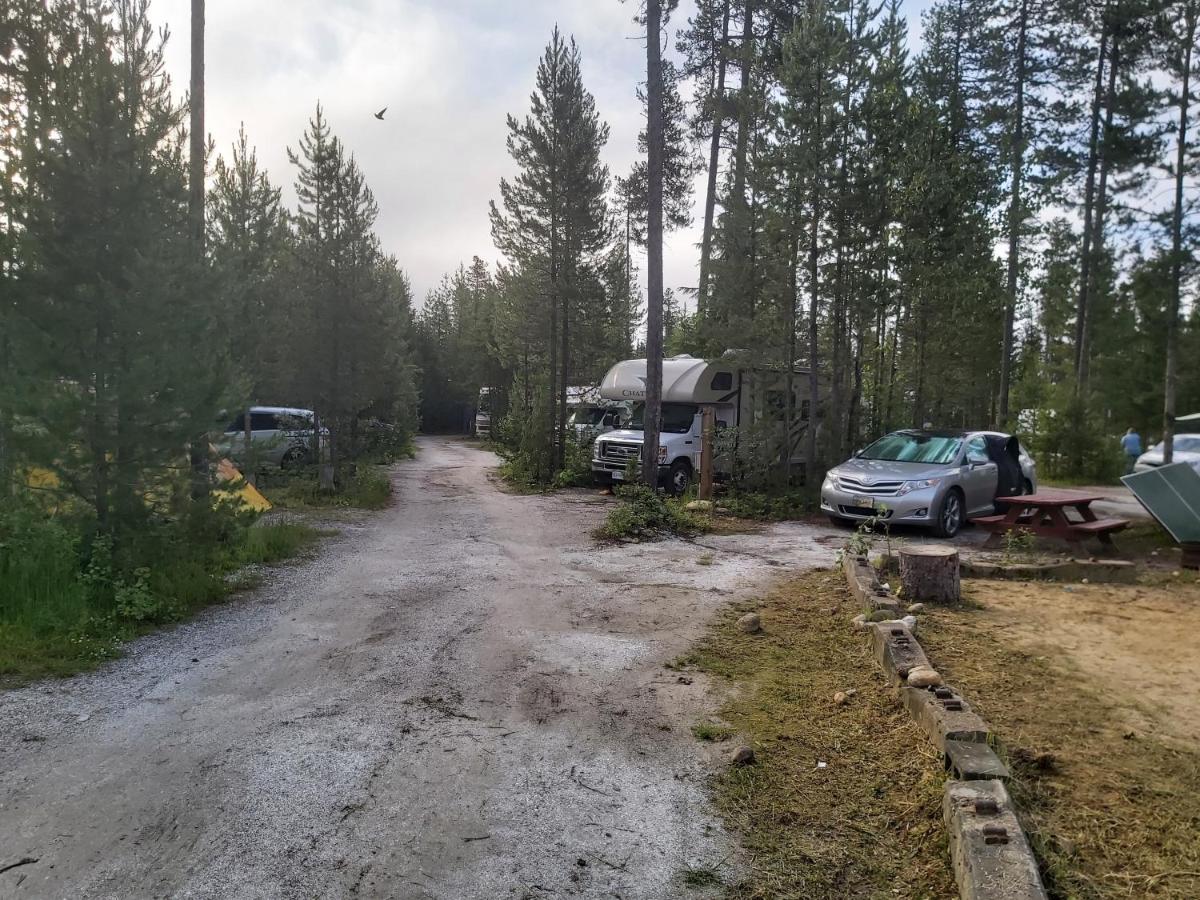蓝河小屋及露营地 布卢里弗 外观 照片