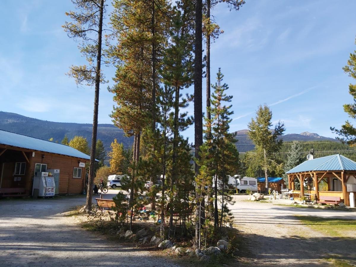 蓝河小屋及露营地 布卢里弗 外观 照片
