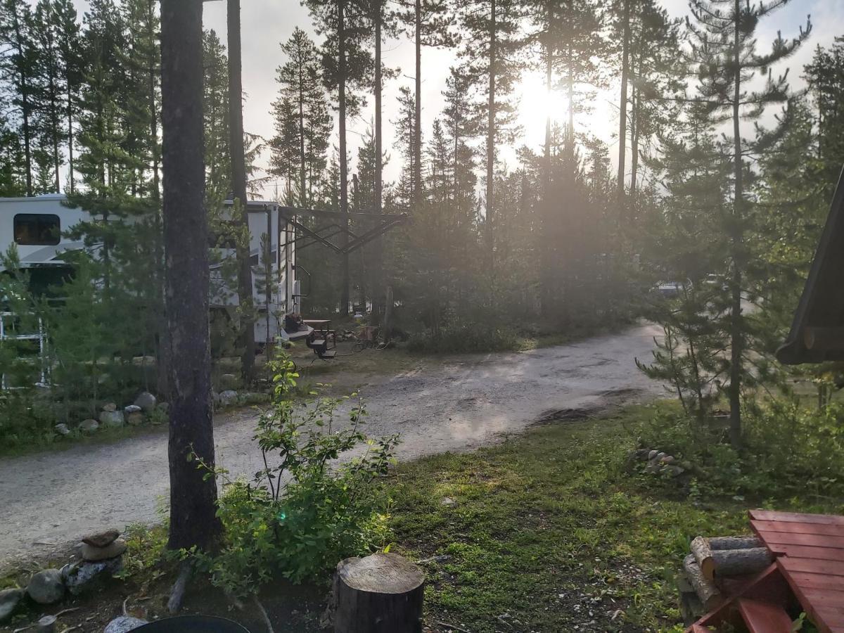 蓝河小屋及露营地 布卢里弗 外观 照片