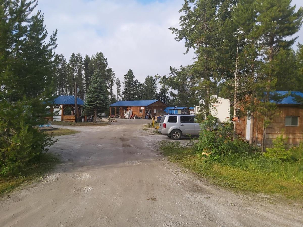 蓝河小屋及露营地 布卢里弗 外观 照片