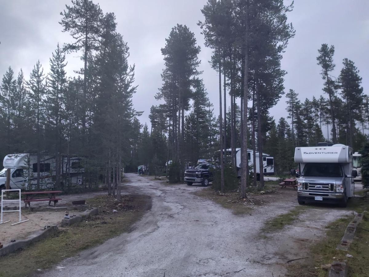 蓝河小屋及露营地 布卢里弗 外观 照片