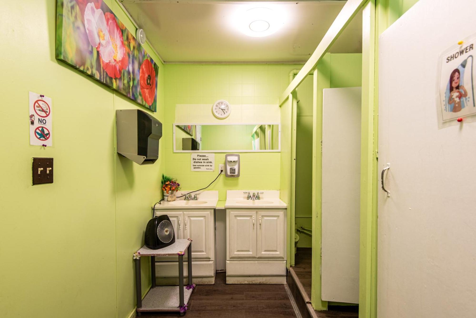 蓝河小屋及露营地 布卢里弗 外观 照片